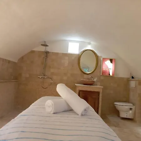 Bed & Breakfast La Viste - Spa-jacuzzi - Massage- Sauna - 4 Saisons - Piscine Chauffee Toute L'annee - Heated Pool - 800m Centre 4*