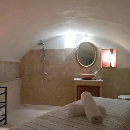La Viste & Wellness Resort: Year-round Heated Pool Near Centre Bed & Breakfast Nyons