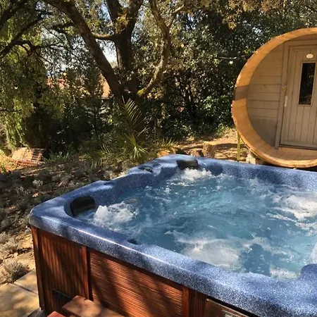 Bed & Breakfast La Viste & Wellness Resort: Year-round Heated Pool Near Centre Nyons