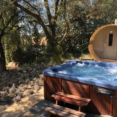 Bed & Breakfast La Viste & Wellness Resort: Year-round Heated Pool Near Centre